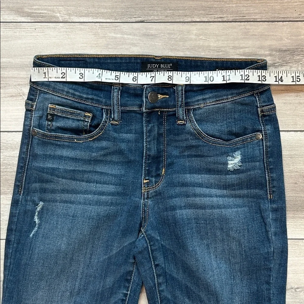 Judy Blue relaxed fit distressed jeans size 26